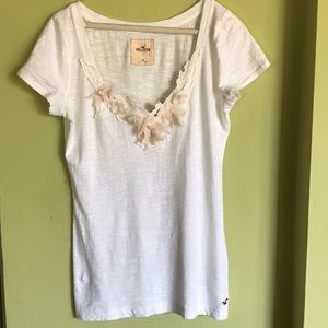 HOLLISTER white flower medium v-neck shirt